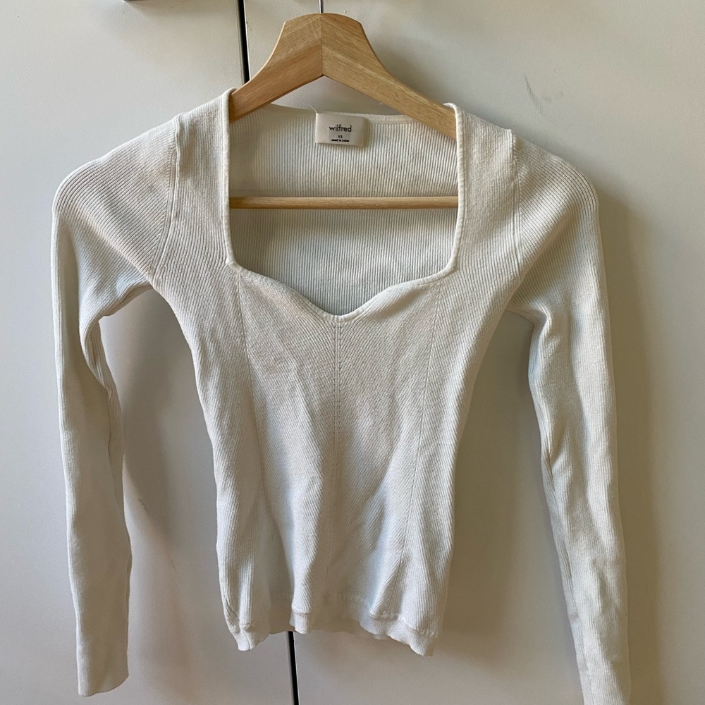 Aritzia wilfred white top with heart shaped neckline